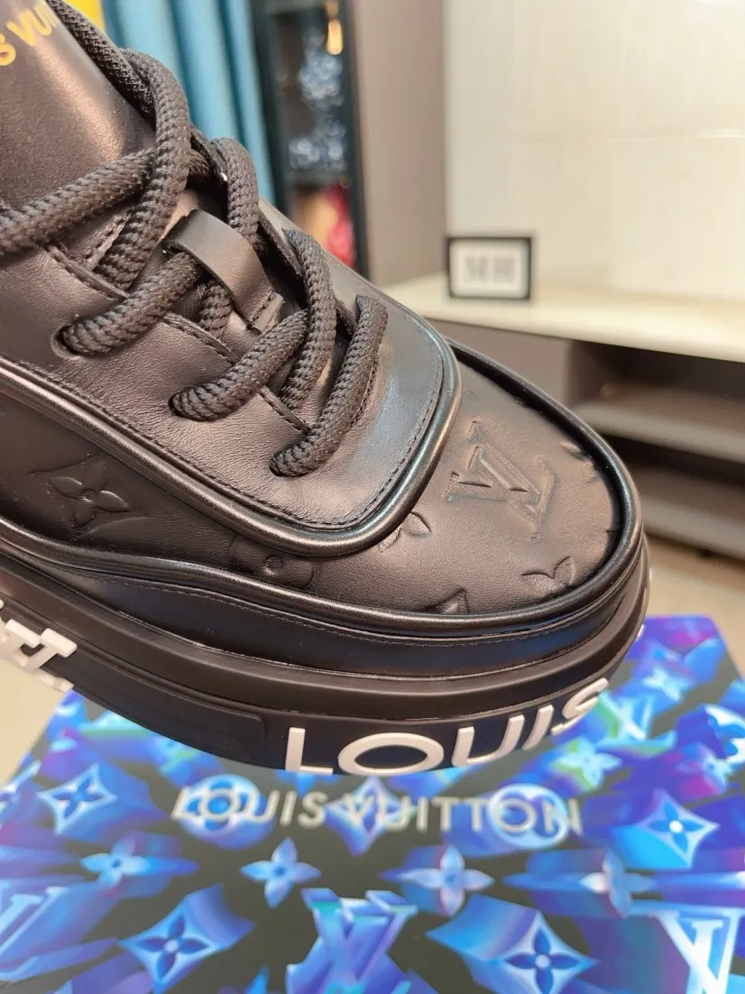 Men's men's shoes 💰560🌸🌸 LV style is novel and fashionable, the upper is made of imported cowhide + LV special materials! Super trendy design! It’s eye-catching! The leather is soft, delicate, shiny and translucent, showing the ultimate in pure handcraftsmanship, and the mesh is soft, comfortable and breathable! Size: 39-44 (38 45 customized)